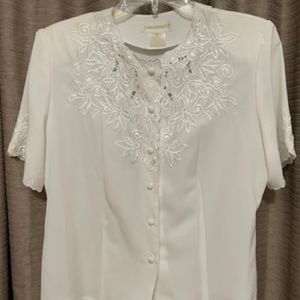 Christie & Jill 8P Off-White Embroidered Short Sleeve Blouse